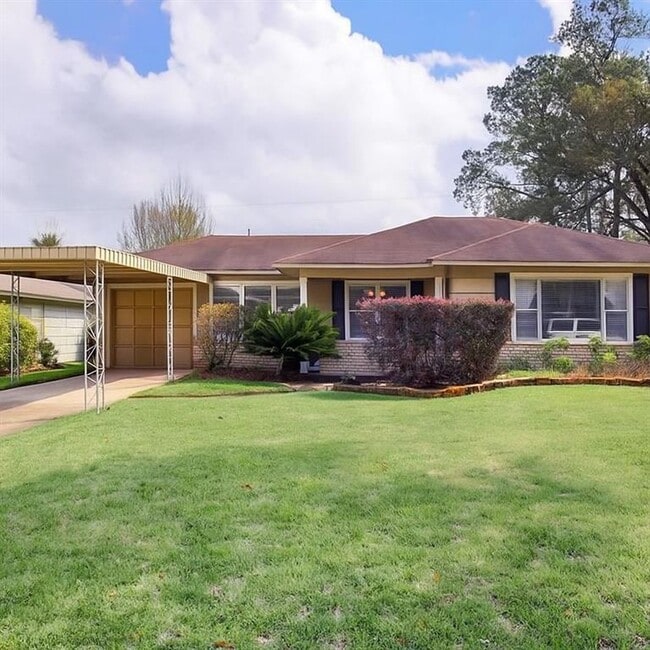 Primary Photo - 1010 Bay Oaks Rd