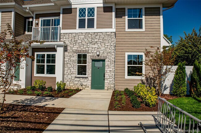 Building Photo - 1 Conklin St