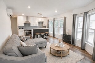 Building Photo - 707 E Seneca St.