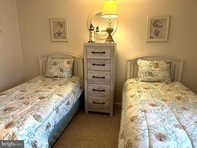 Building Photo - 745 Mooring Rd