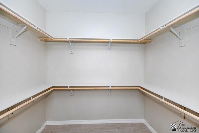 Building Photo - 10688 E 45th St