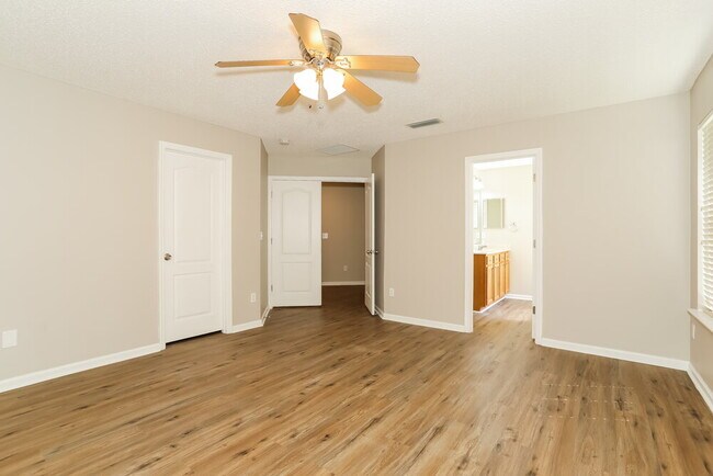 Building Photo - 7114 Tarpon Ct