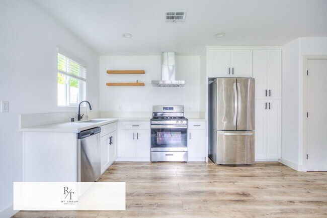 Building Photo - Bright 2BD Back House in Temple City Unified School District – Washer/Dryer Included. Separate En...