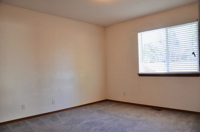 Building Photo - 3 bed 2 bath rancher with A/C