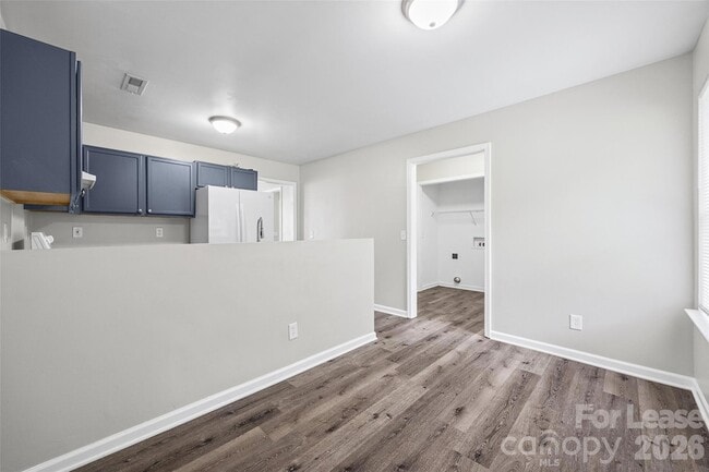 Building Photo - 5194 Brooktree Dr