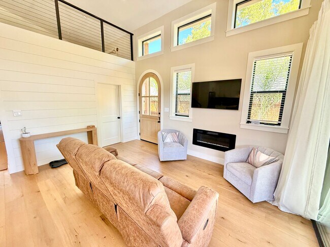 Building Photo - Beautiful Furnished New Construction Calis...