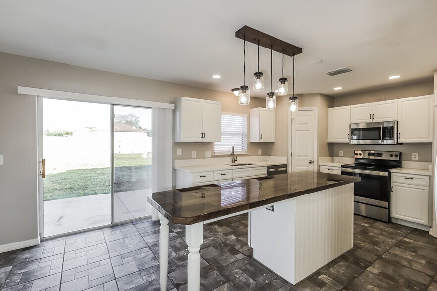 Building Photo - 8240 Settles Crk Lp