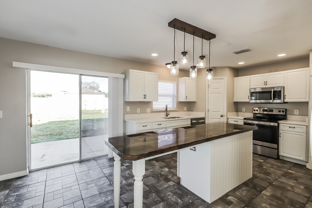 Building Photo - 8240 Settles Crk Lp