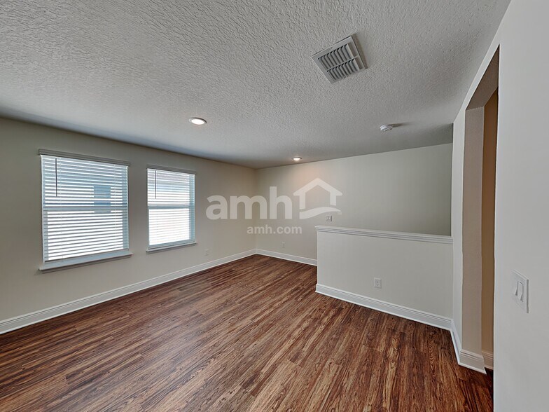 Building Photo - 1178 Sky Lks Dr