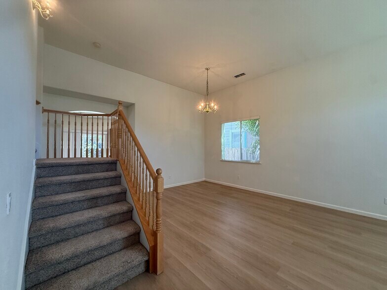 Building Photo - 9633 McKenna Dr