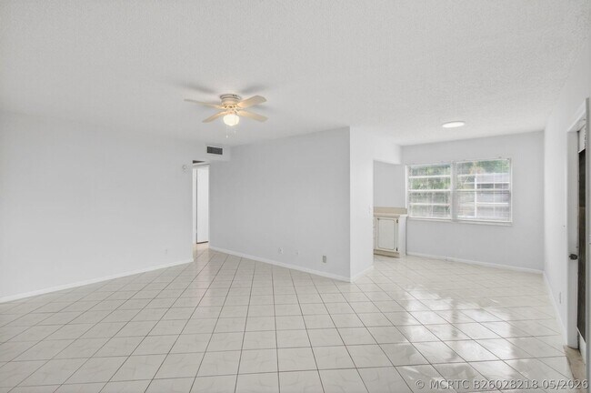 Building Photo - 360 Fanshaw I