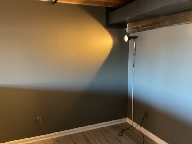 Building Photo - 201 S Hoskins Rd