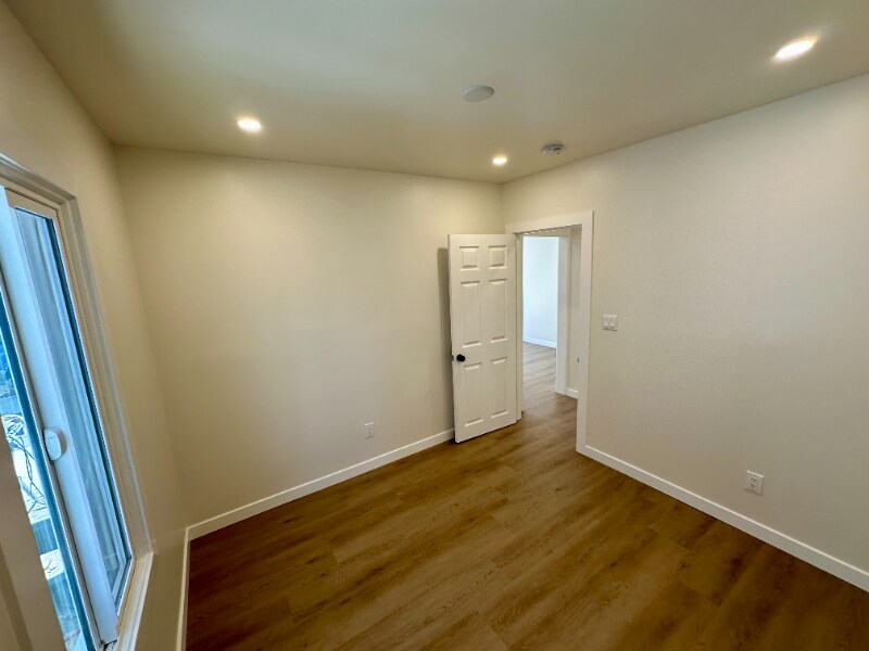 Building Photo - 1443 Linden Ave