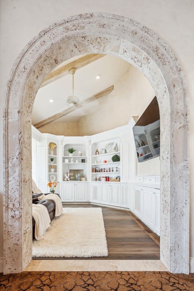 Building Photo - 3100 NE 46th St