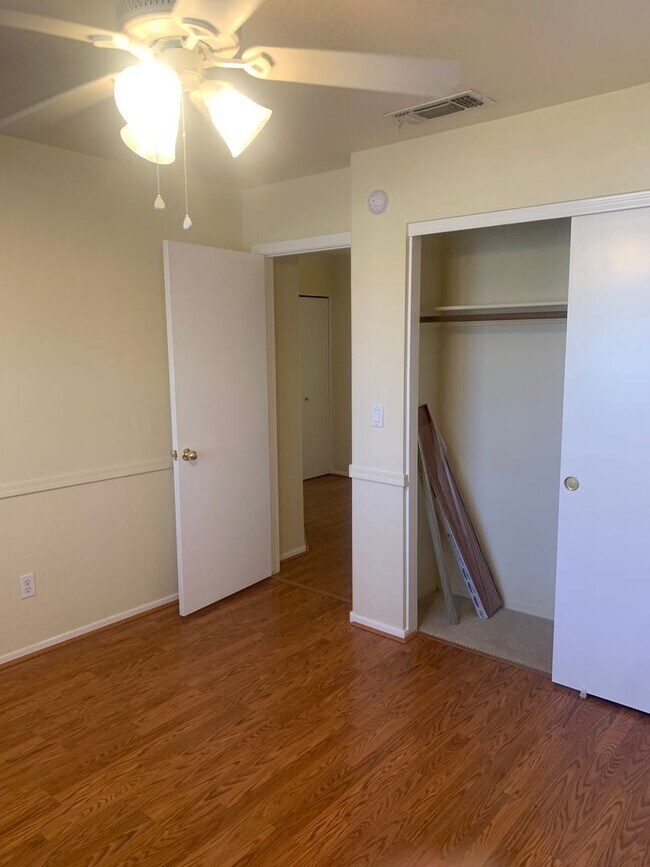 Building Photo - Summer move in special!