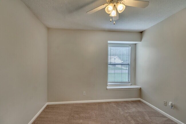 Building Photo - Great looking home in Richmond Hill