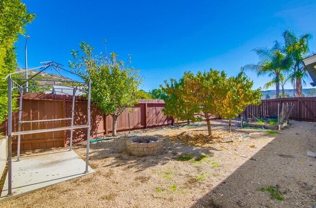 Building Photo - Single Level Poway Home on a Corner Lot