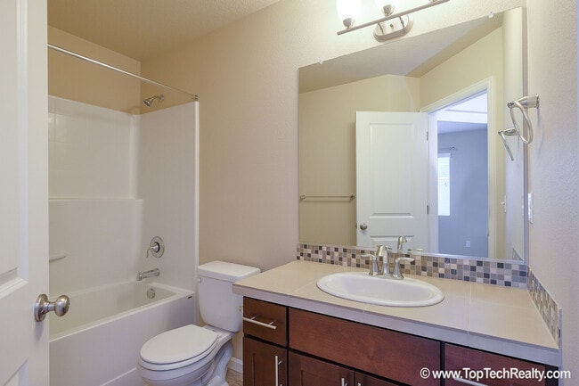 Building Photo - Outstanding 3 BD* 2.5 BA* + Office/den Townhome in Abbey Creek **In front of community Park** Pet...