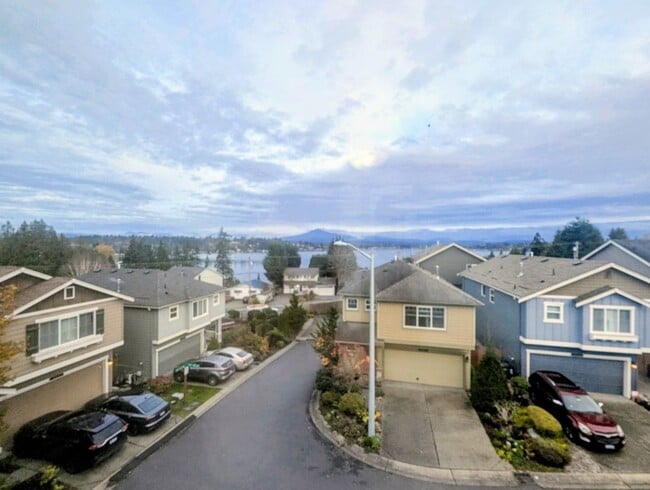 Building Photo - 4Bd/2.75Ba Lake Stevens House