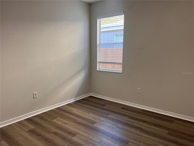 Building Photo - 1123 Napolean Way