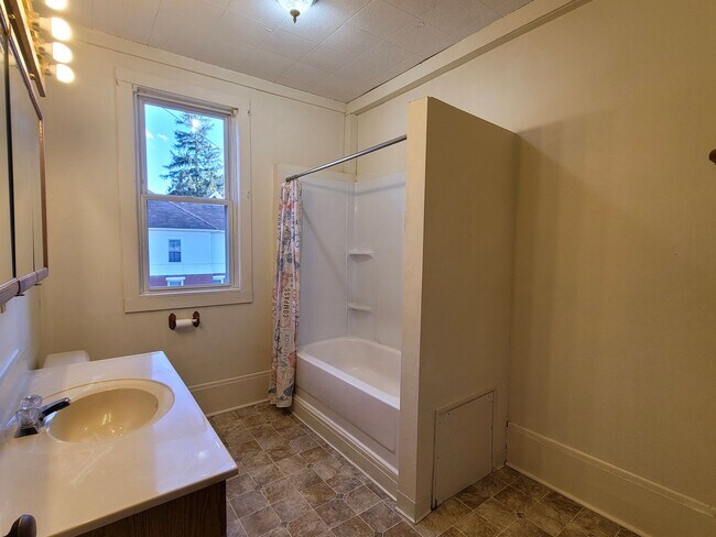 Building Photo - RR&amp;W101