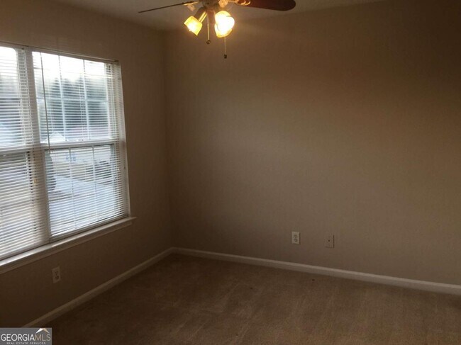 Building Photo - 532 Easton Dr