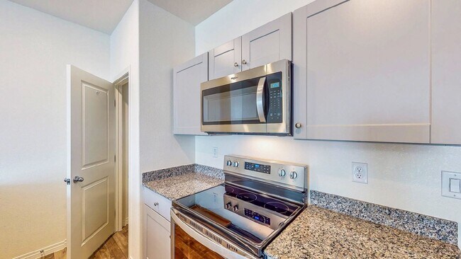 Building Photo - Cozy 2-story, 3BR 2BA townhome in a new community in North Las Vegas.