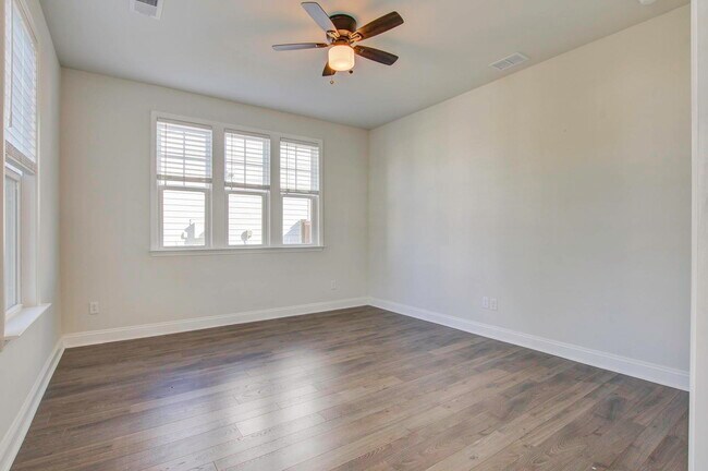 Building Photo - 612 Heartwood Ln