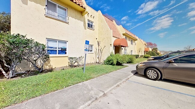 Building Photo - Beautiful 2 Bedroom Condo in The Colony Of...