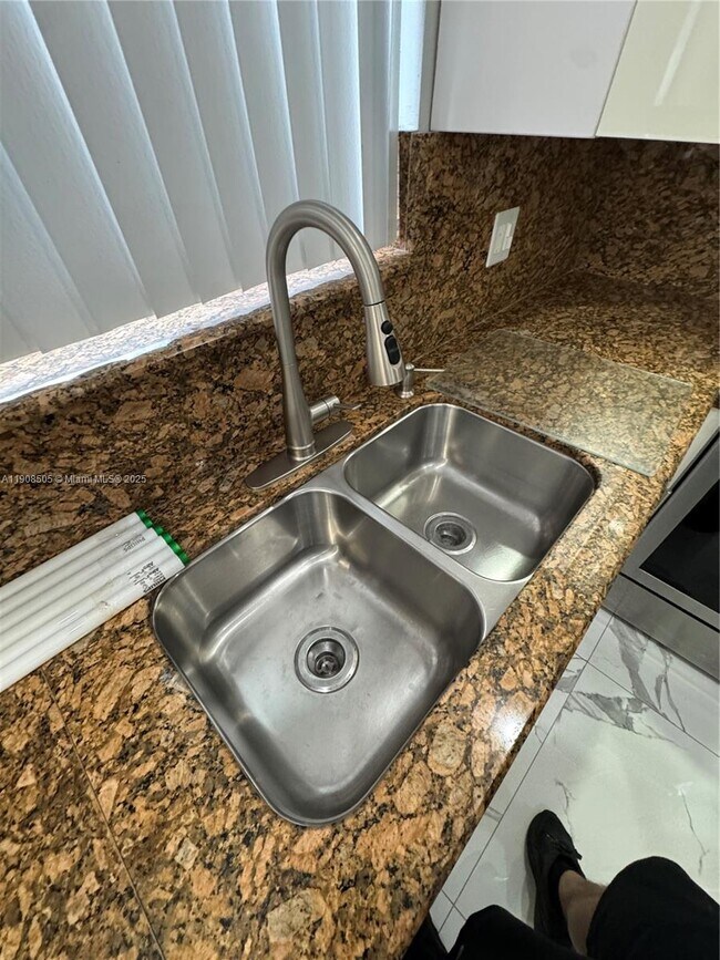 Building Photo - 8701 NW 109th Terrace