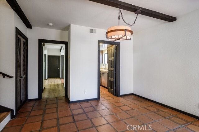 Building Photo - 313 Diamond