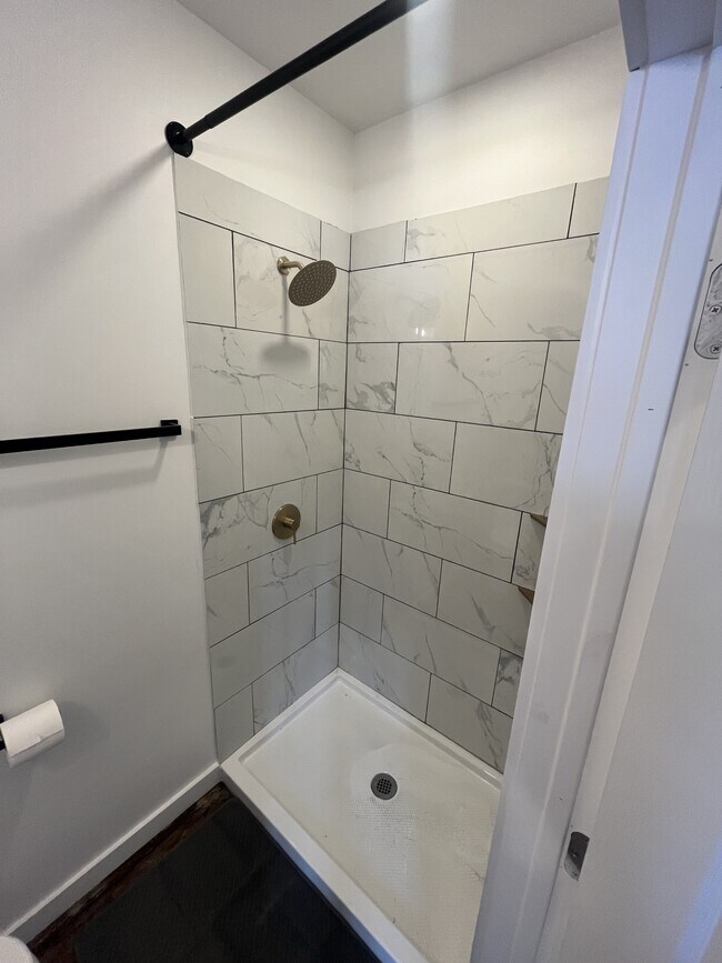 Building Photo - 303 W Main St