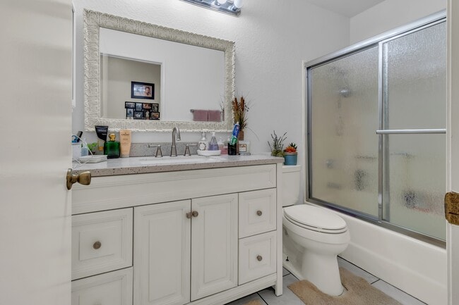 Building Photo - 11322 Oakwood Dr