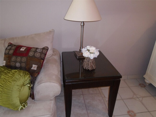 Building Photo - 3165 NE 48th Ct