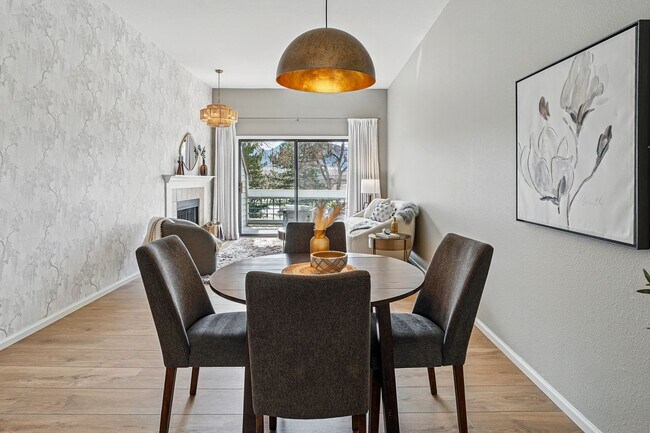 Building Photo - Sunny 2-Bed, 2-Bath Condo in Boulder’s Kin...