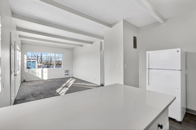 Building Photo - 1106-1112 NE 81st