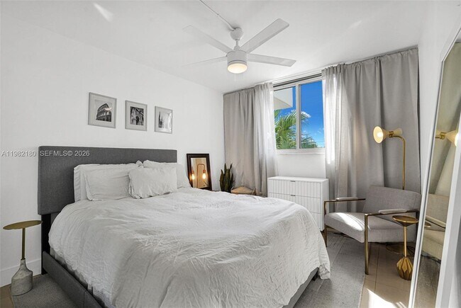 Building Photo - 1605 Bay Rd