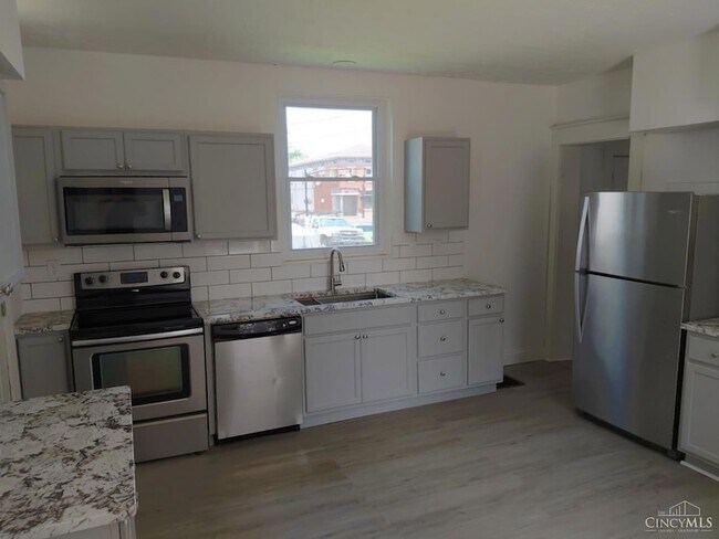 Building Photo - 15 Bertus St