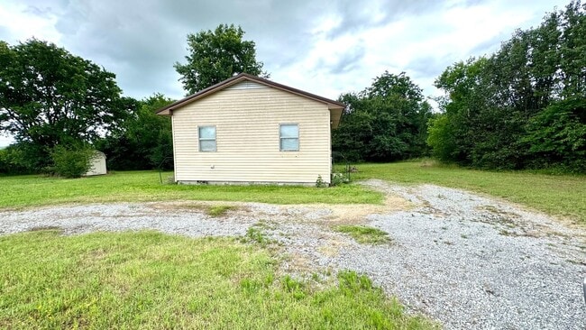 Building Photo - Savanna- Adorable two bedroom, one bath home.