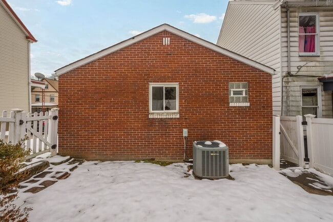 Building Photo - AVAILABLE NOW! Start the New Year in a new home with this STUNNING 2-bedroom in Avalon, ready for...