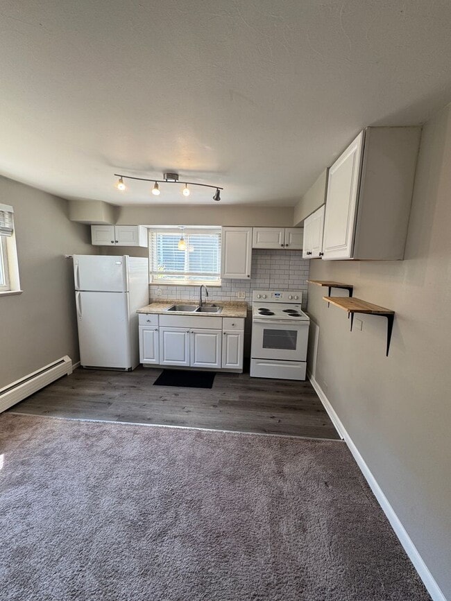 Building Photo - Updated 3-bedroom 1 bathroom in Littleton!