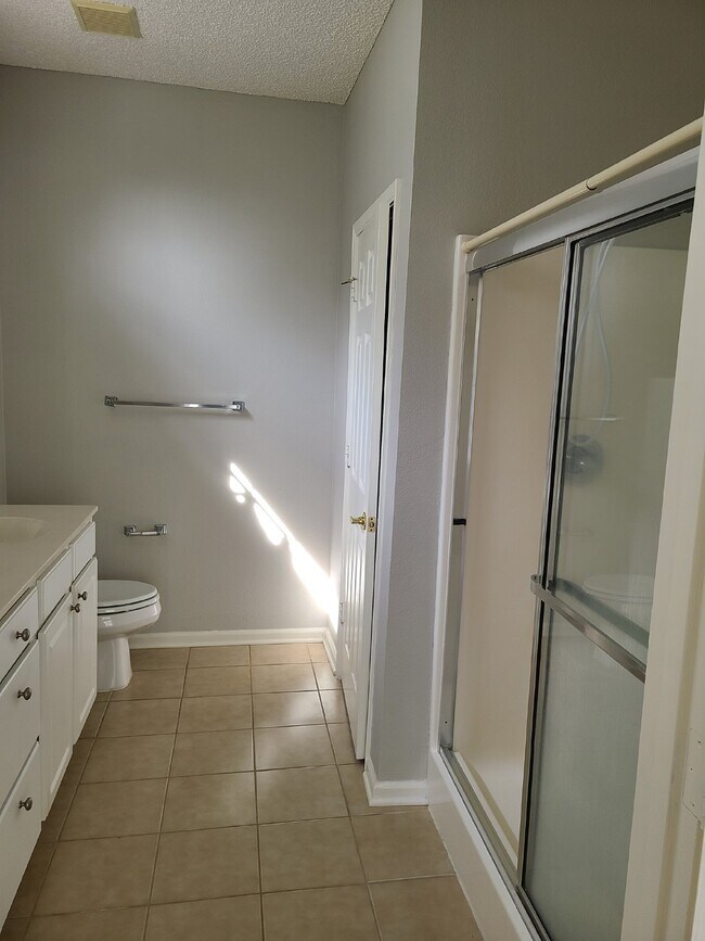 Building Photo - Beautiful Three Bedroom Home Sun City Home!