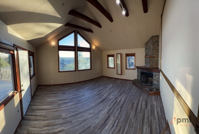 Building Photo - 4-Bedroom Residence in Martinez with Flexible Living Spaces