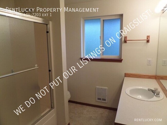 Building Photo - 1512 S Puget Dr