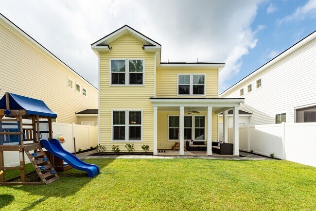 Building Photo - 121 Hawthorne Landing Dr