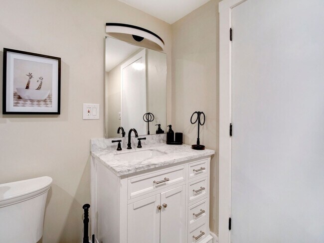 Building Photo - 88 Van Reypen St