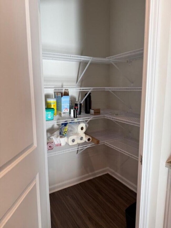 Building Photo - 212 Brook Farm Ln