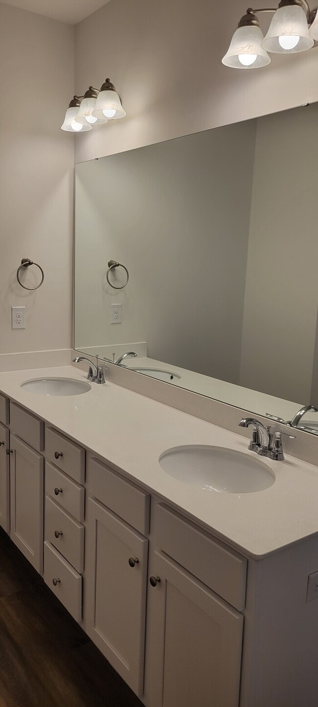 Building Photo - 2902 Plantation Way