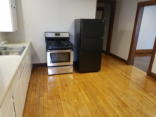 Building Photo - 1002 Burr