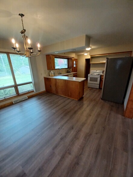 Building Photo - 79 Woodhill Rd